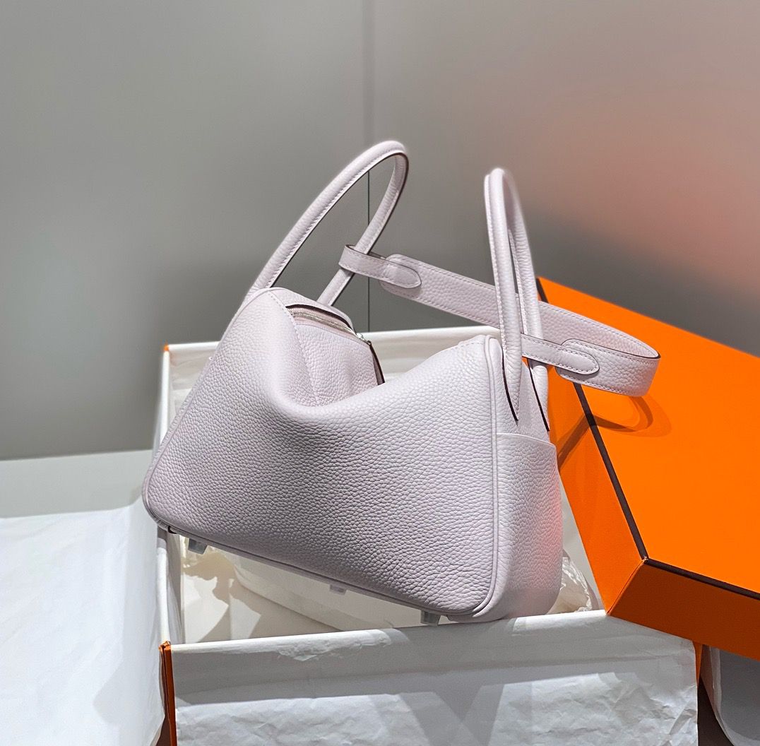 Hermes Lindy 26cm Bag in Mauve Pale Clemence Leather - Image 5