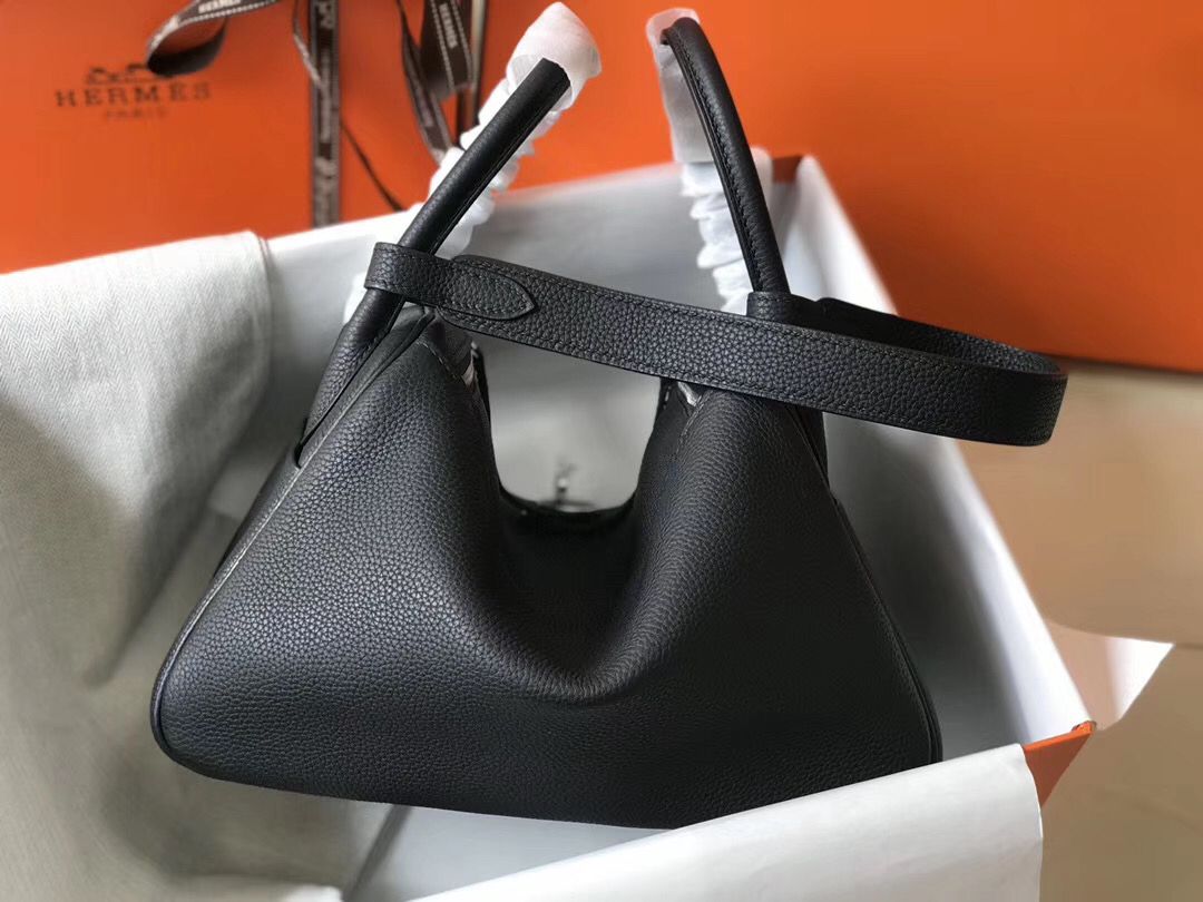 Hermes Lindy 26cm Bag In Black Clemence Leather - Image 4