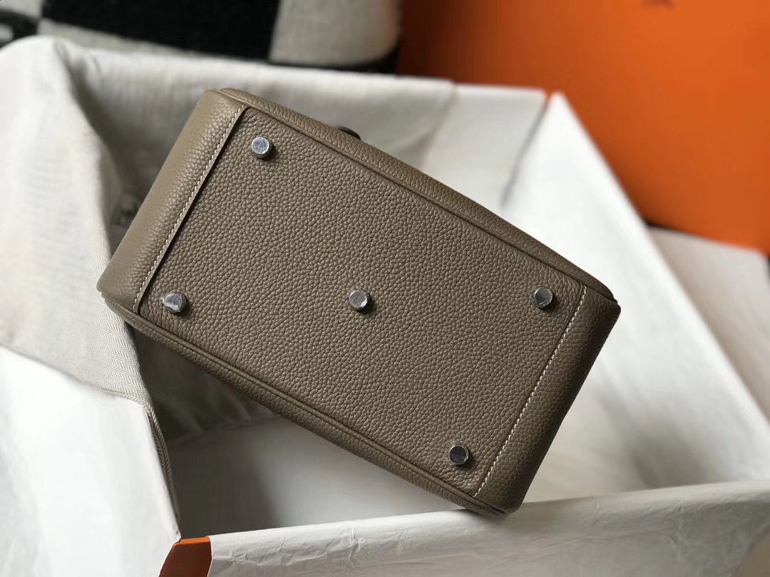 Hermes Lindy 26cm Bag In Taupe Grey Clemence Leather - Image 4