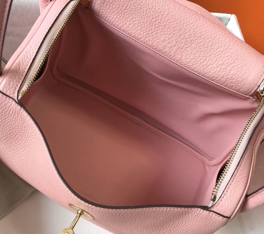 Hermes Lindy 30cm Bag In Pink Clemence Leather GHW - Image 9