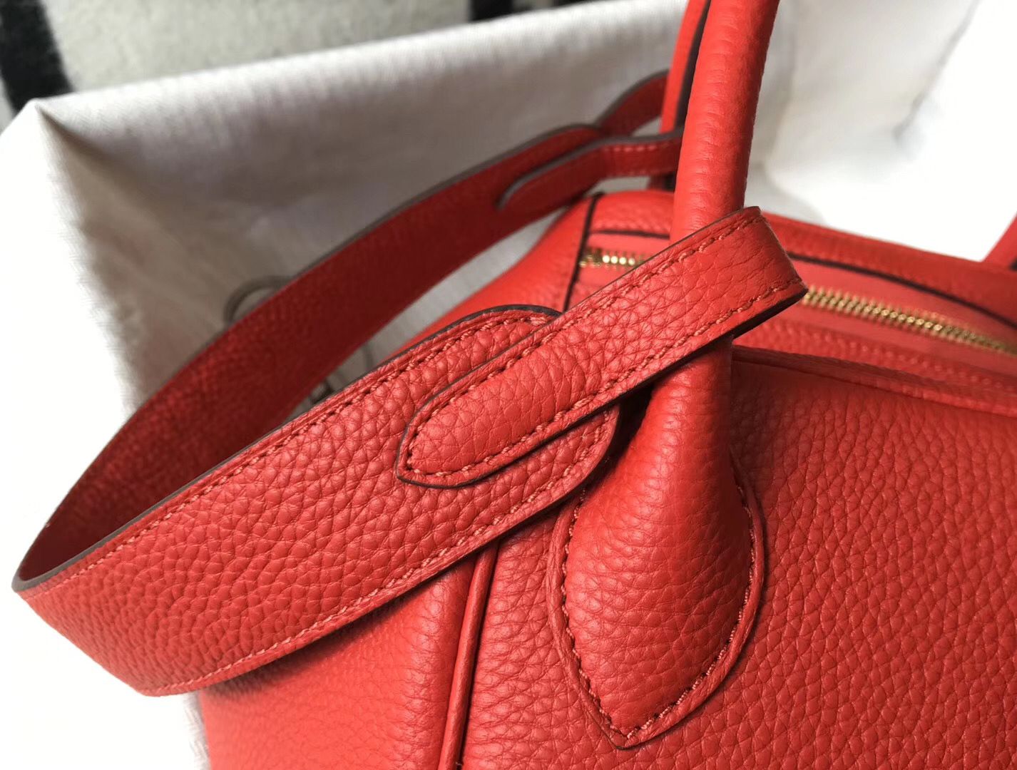 Hermes Lindy 30cm Bag In Red Clemence Leather GHW - Image 6