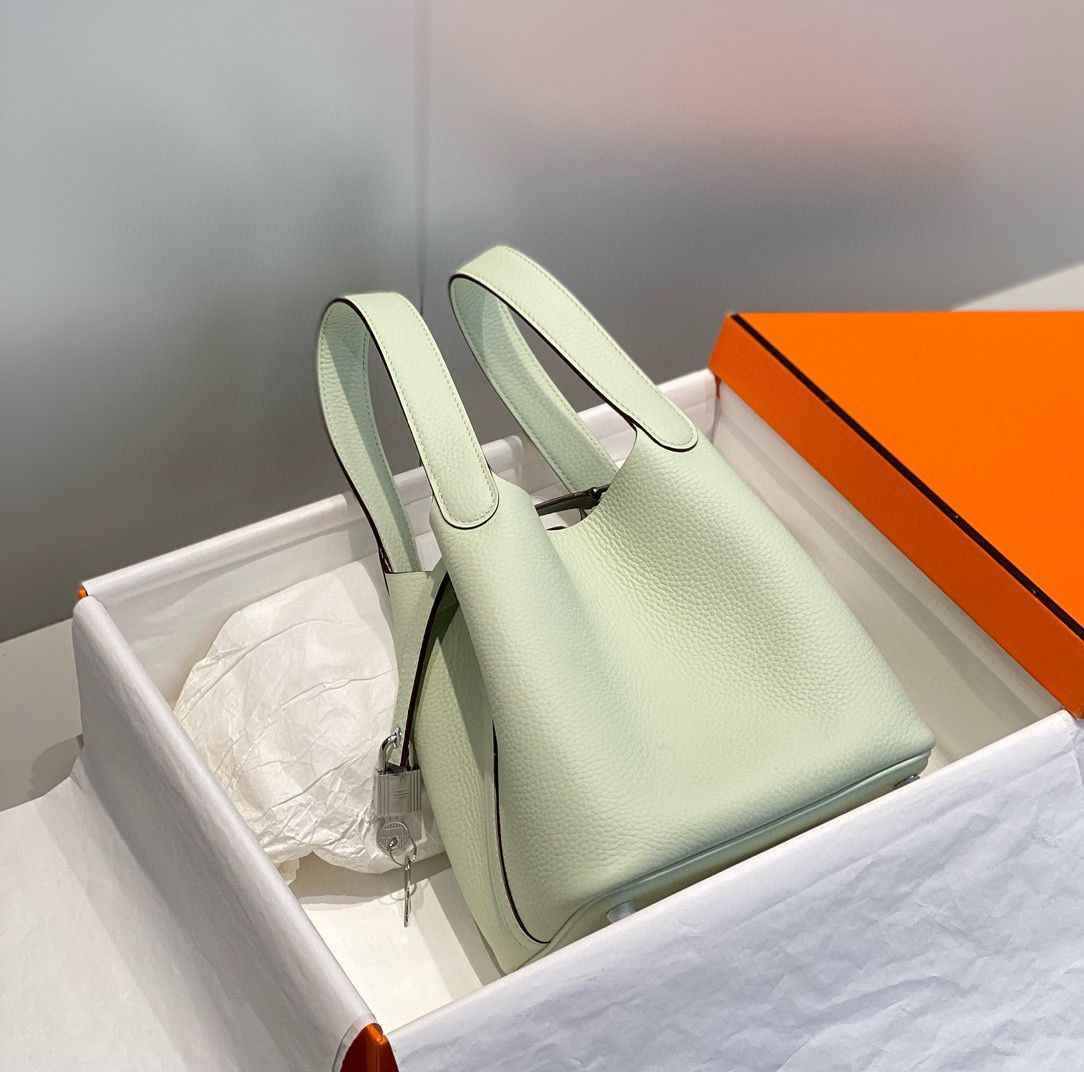 Hermes Picotin Lock 18 Bag In Vert Fizz Clemence Leather - Image 4