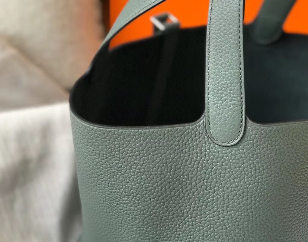 Hermes Picotin Lock 22 Bag In Vert Amande Clemence Leather - Image 8