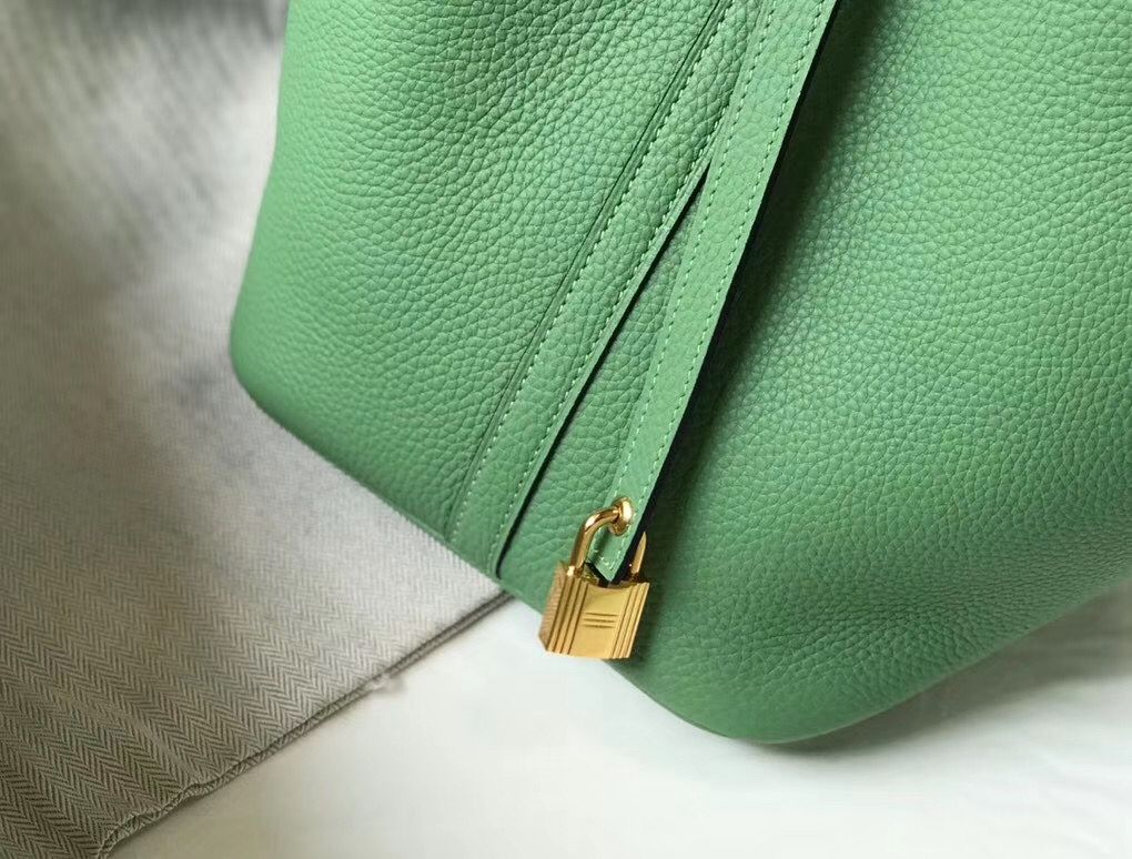 Hermes Picotin Lock 22 Bag In Vert Criquet Clemence Leather - Image 7