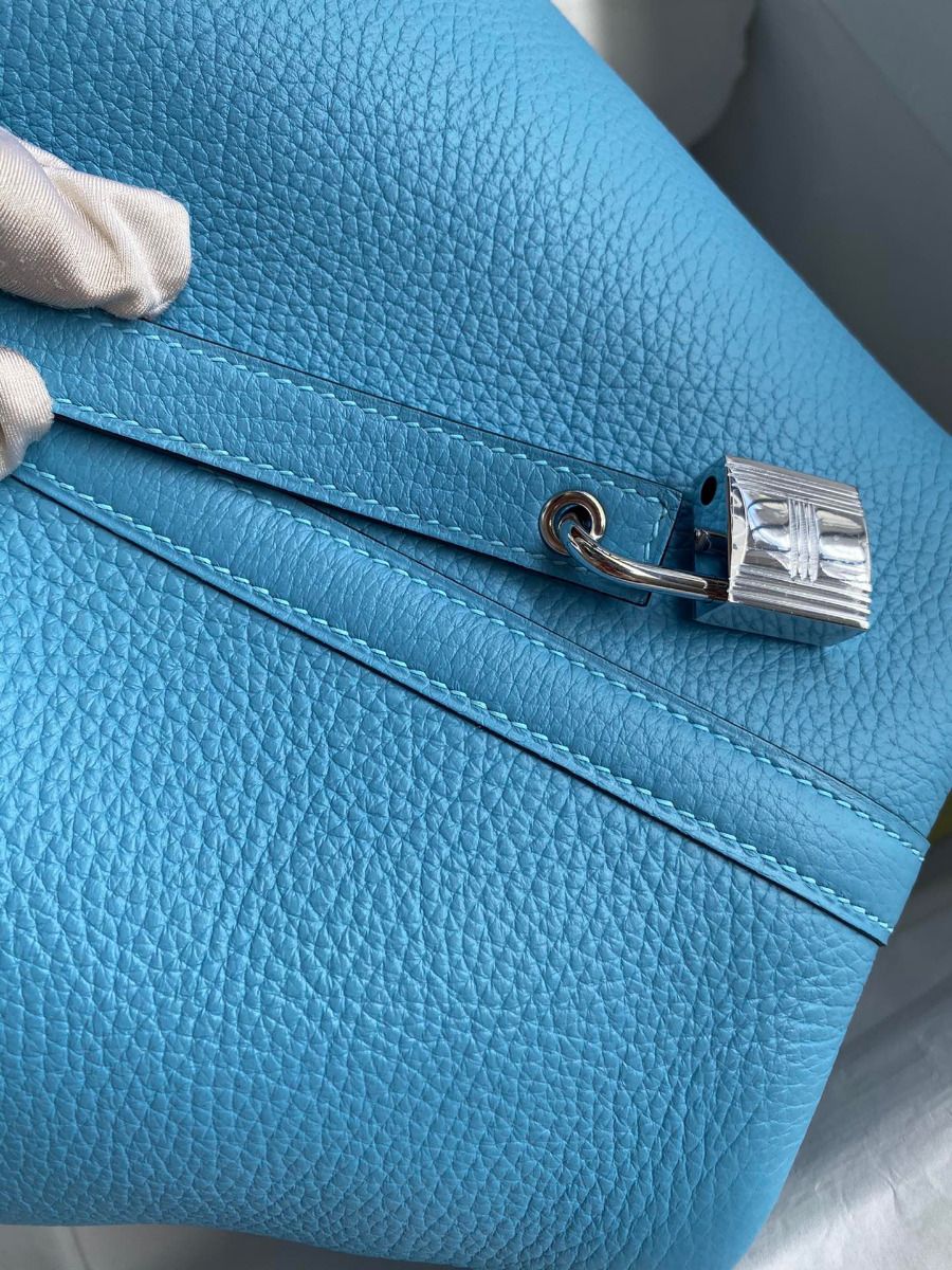 Hermes Picotin Lock 18 Handmade Bag in Blue du Nord Clemence Leather - Image 4