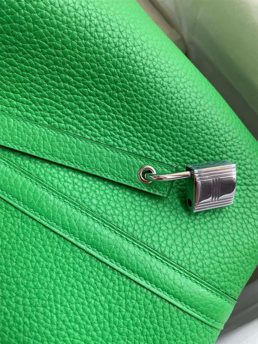 Hermes Picotin Lock 22 Handmade Bag in Bamboo Clemence Leather - Image 4