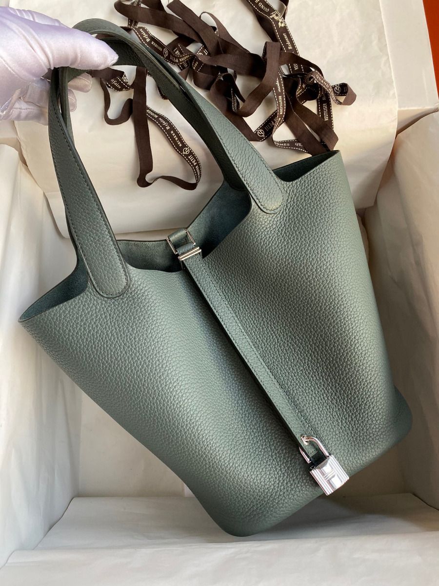 Hermes Picotin Lock 22 Handmade Bag in Vert Amande Clemence Leather - Image 3