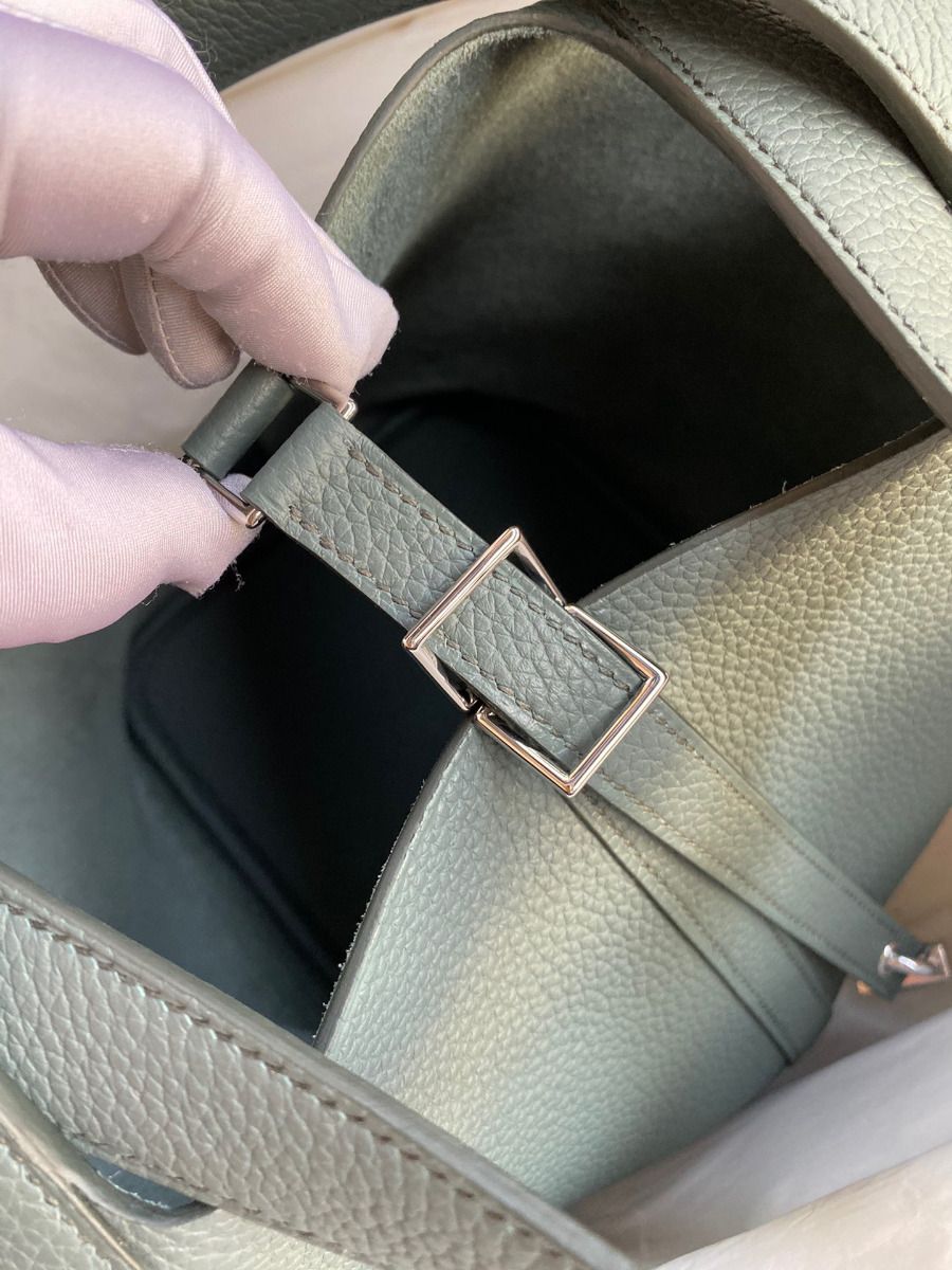 Hermes Picotin Lock 22 Handmade Bag in Vert Amande Clemence Leather - Image 5