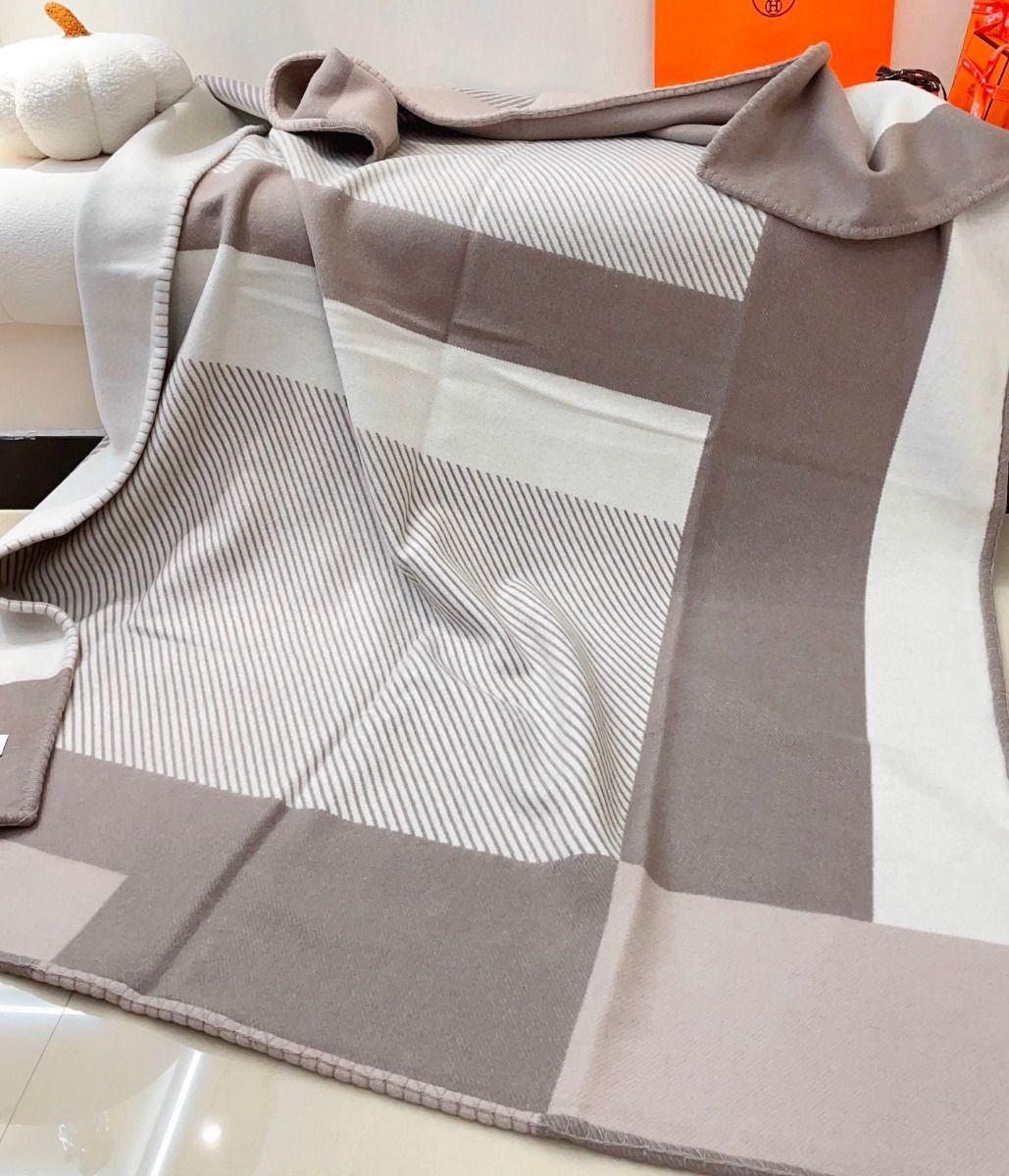 Hermes H Riviera Blanket in Beige Wool and Cashmere - Image 10