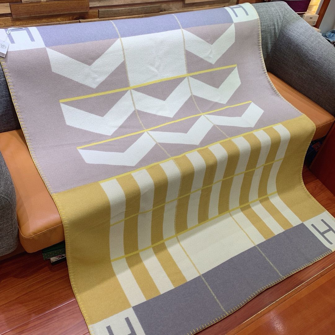 Hermes Avalon H Club Blanket in Taupe Cashmere - Image 9