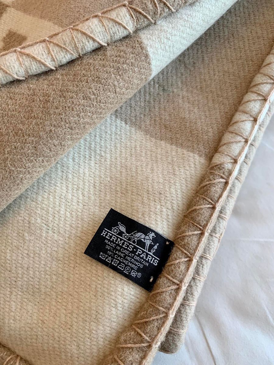 Hermes H Drapeau Blanket in Naturel and Grege Cashmere - Image 8