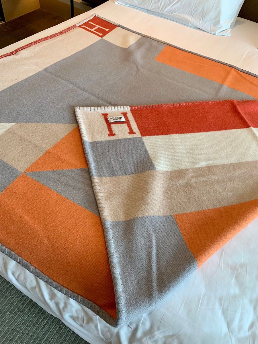 Hermes H Drapeau Blanket in Terracotta and Grey Cashmere - Image 10