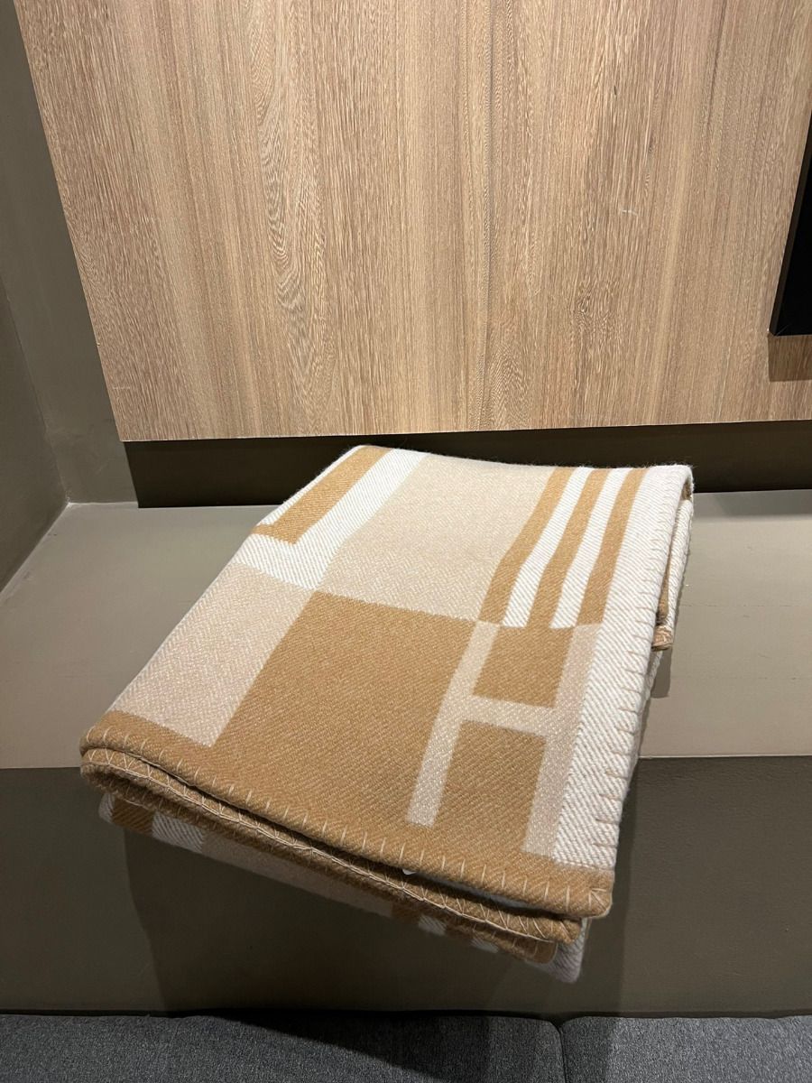 Hermes Ithaque Blanket in Beige Wool and Cashmere - Image 5