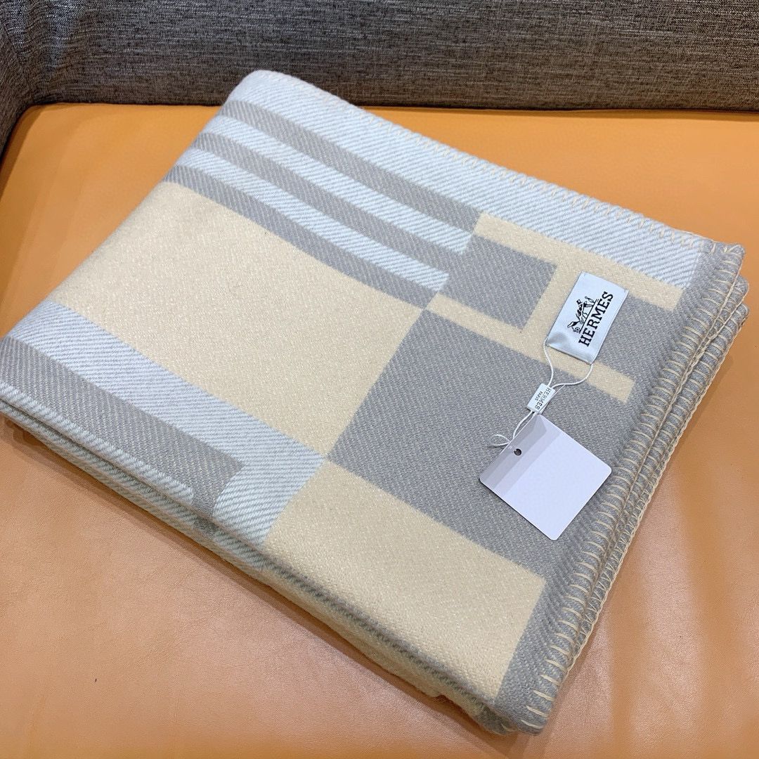 Hermes Ithaque Blanket in Grey Wool and Cashmere - Image 4