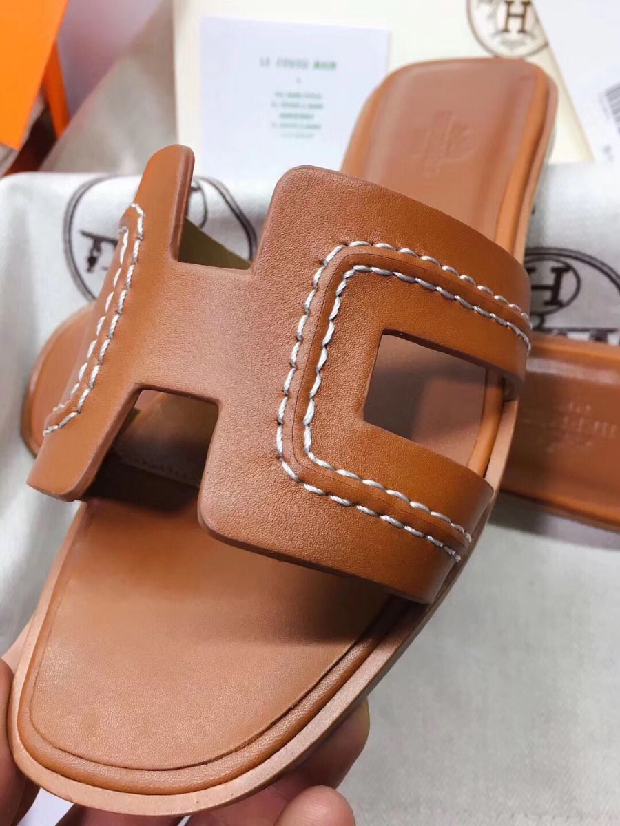 Hermes Oran Sandals In Brown Leather With Stitched Detail - Image 6