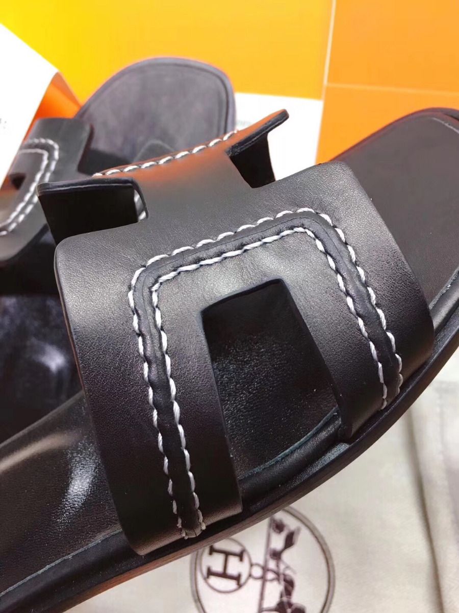 Hermes Oran Sandals In Black Leather With Stitched Detail - Image 9