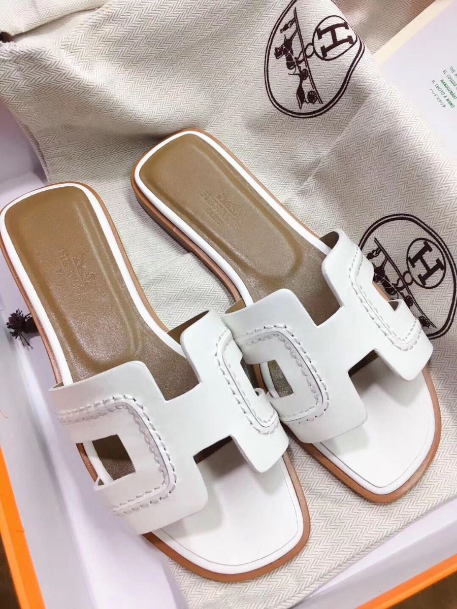 Hermes Oran Sandals In White Leather With Stitched Detail - Image 9