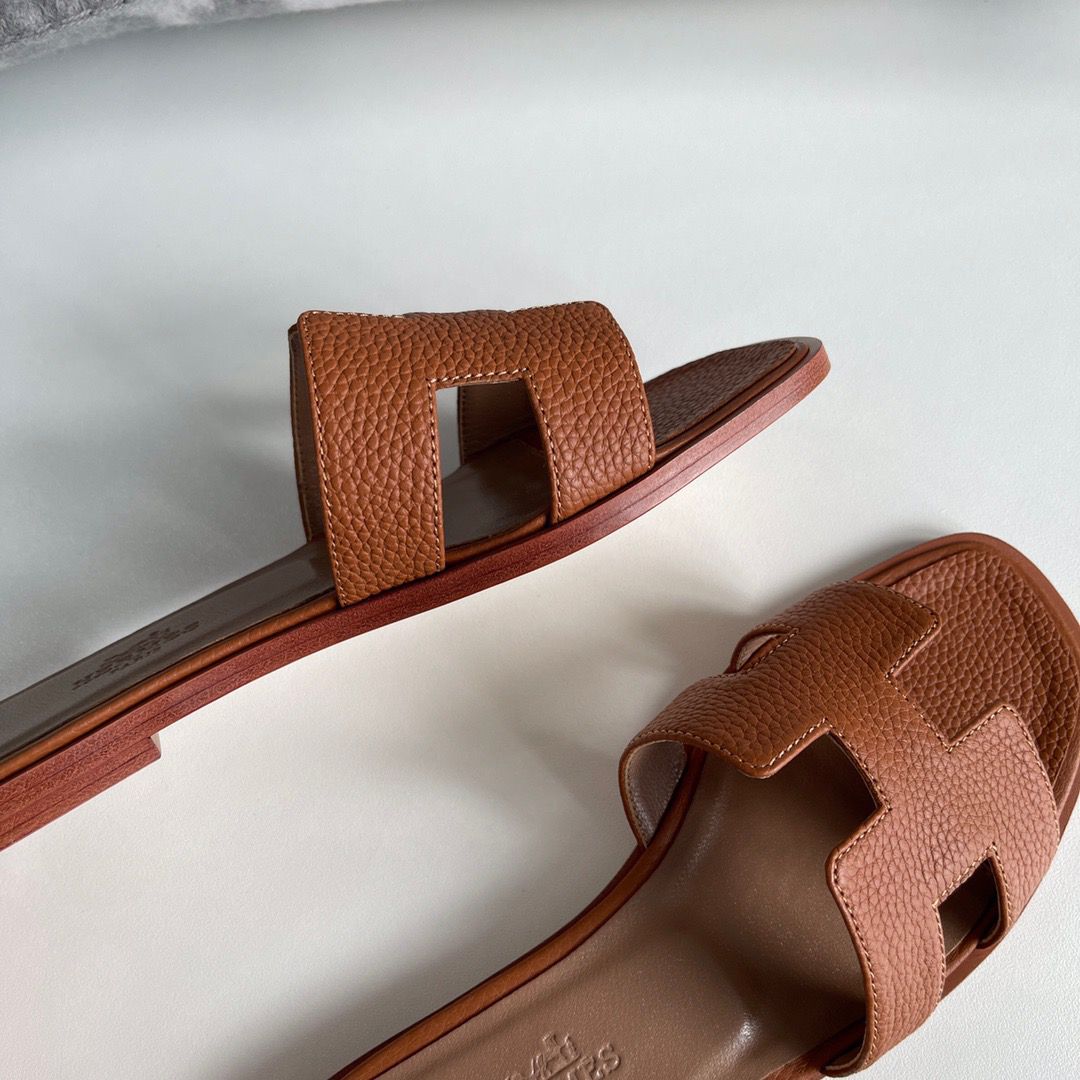 Hermes Oran Slide Sandals In Gold Clemence Leather - Image 5