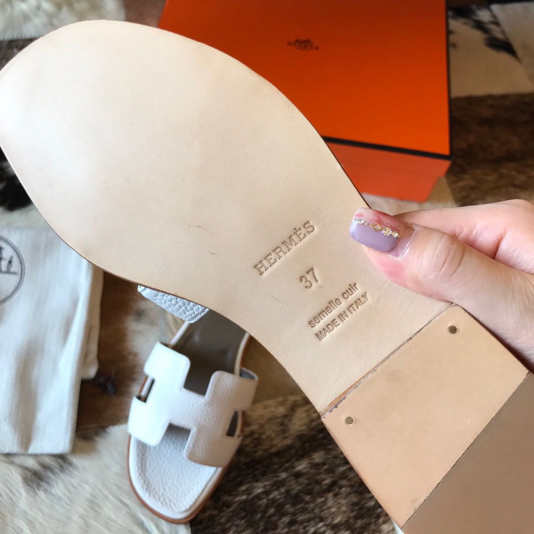 Hermes Oran Slide Sandals In White Clemence Leather - Image 5