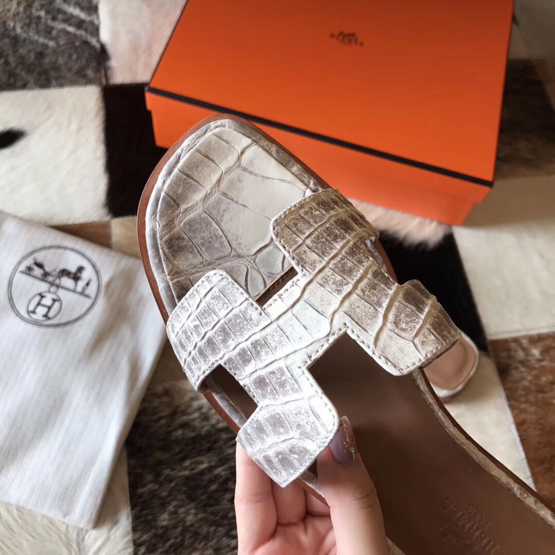 Hermes Oran Sandals In Himalaya Matt Niloticus Crocodile - Image 3