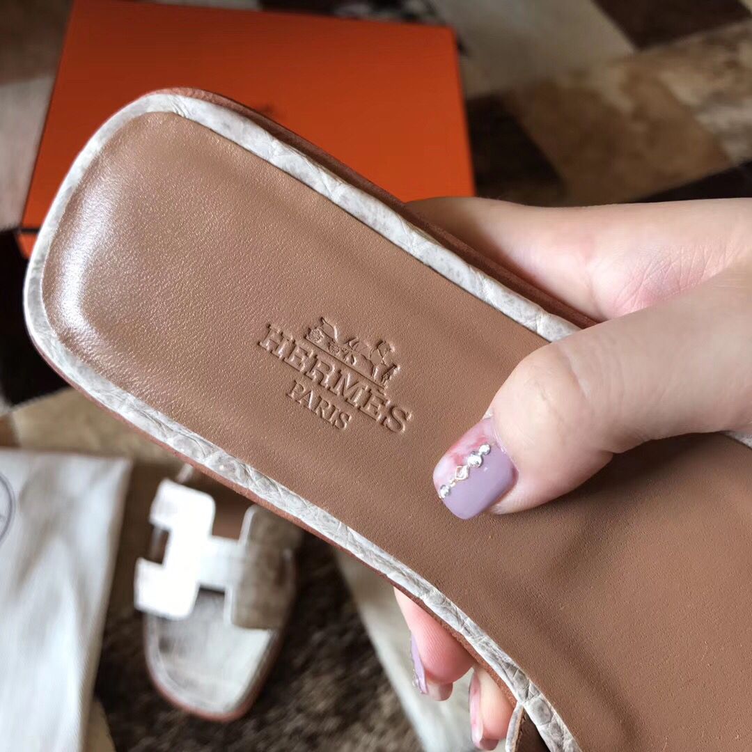 Hermes Oran Sandals In Himalaya Matt Niloticus Crocodile - Image 4