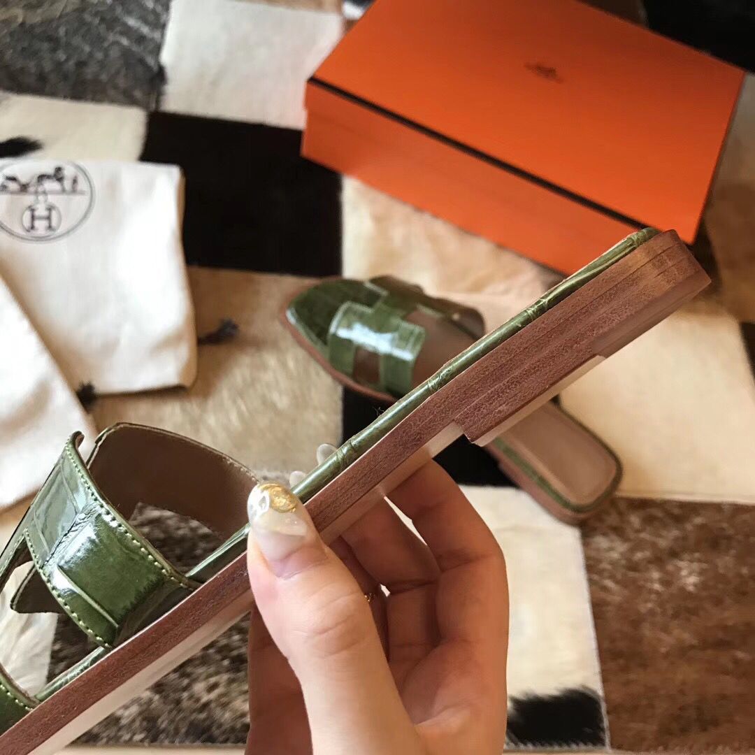 Hermes Oran Sandals In Olive Shiny Niloticus Crocodile - Image 4