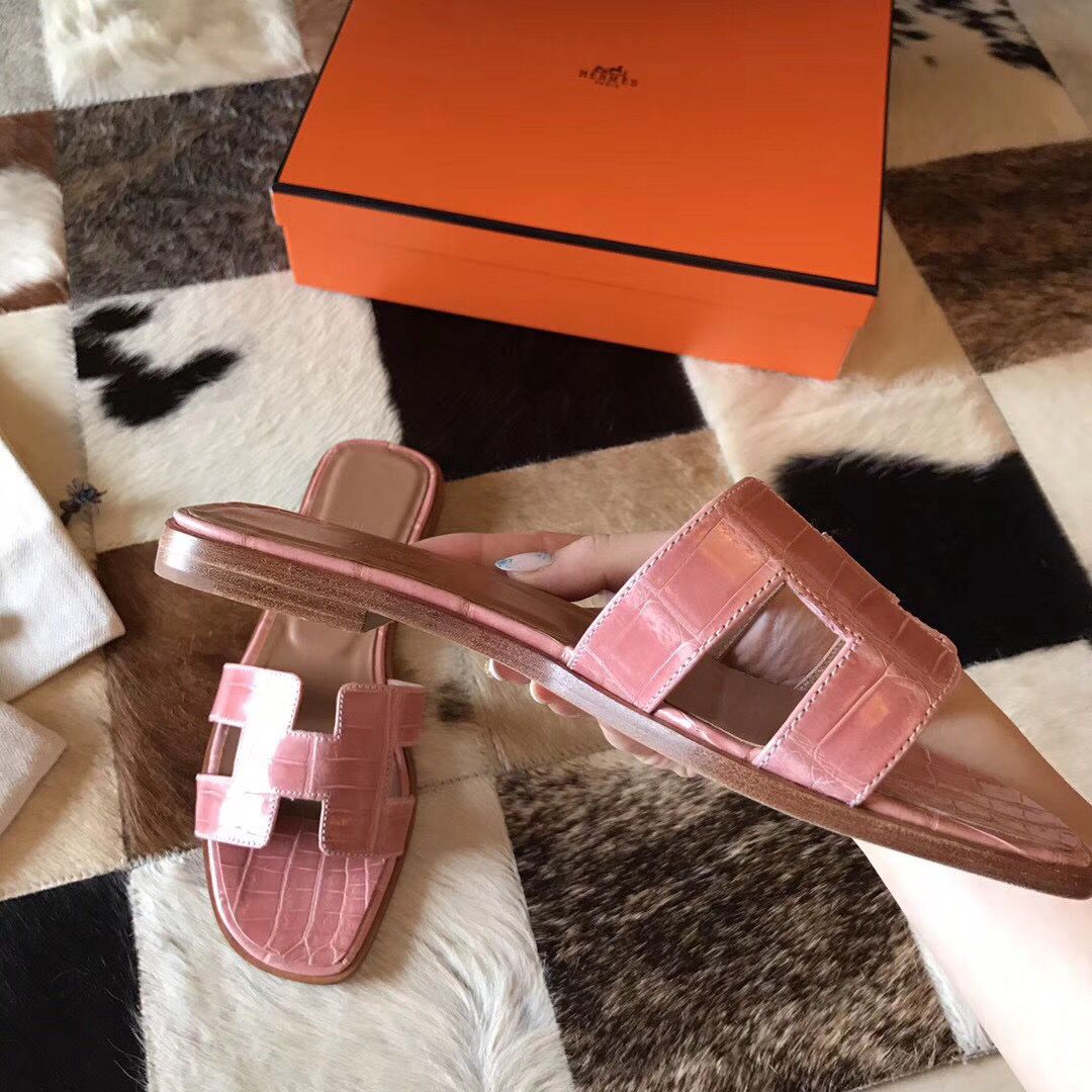 Hermes Oran Sandals In Pink Shiny Niloticus Crocodile - Image 6