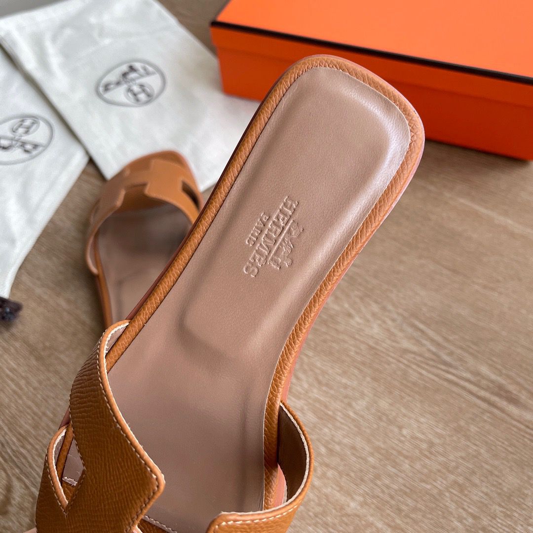 Hermes Oran Slide Sandals In Gold Epsom Calfskin - Image 4