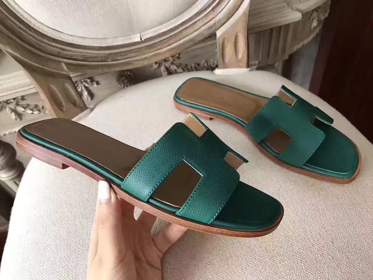 Hermes Oran Sandals In Malachite Epsom Leather - Image 6