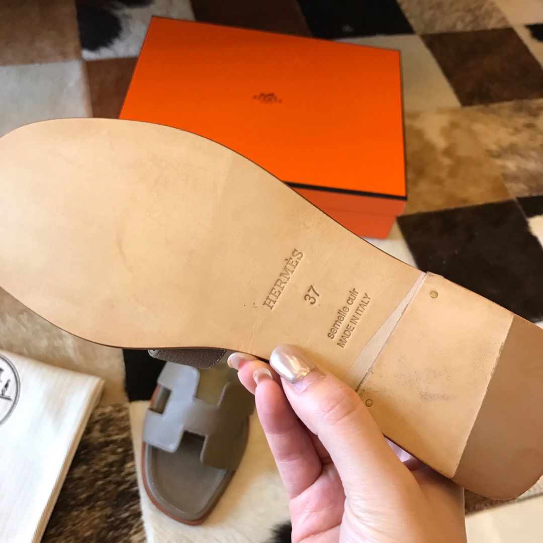 Hermes Oran Slide Sandals In Taupe Epsom Calfskin - Image 5