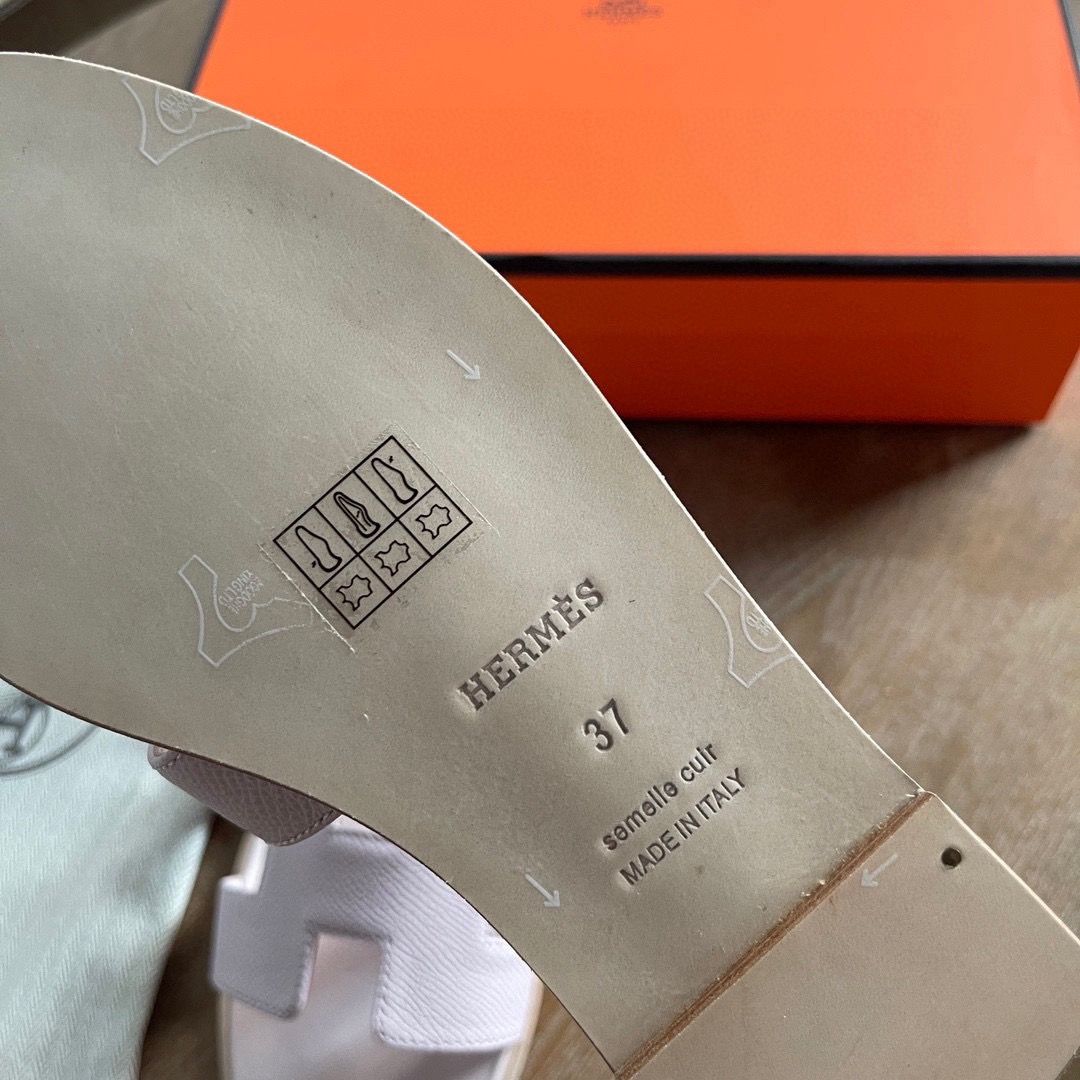 Hermes Oran Slide Sandals in Mauve Pale Epsom Calfskin - Image 5