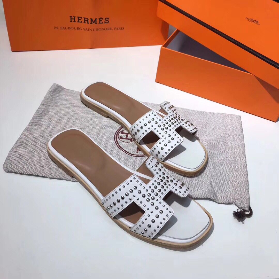 Hermes Oran Studs Sandals In White Leather - Image 3
