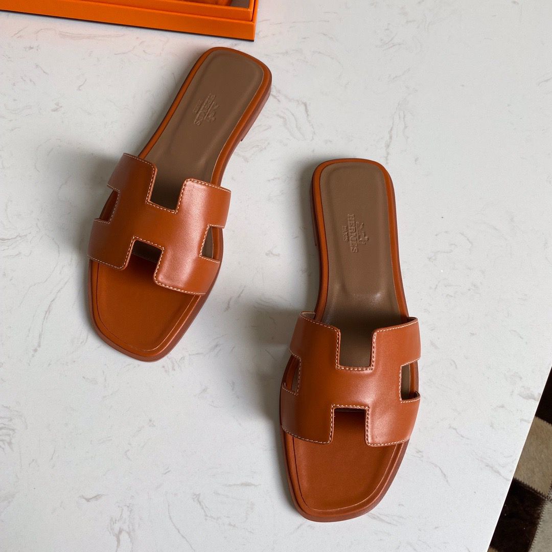 Hermes Oran Slide Sandals In Gold Swift Calfskin - Image 3