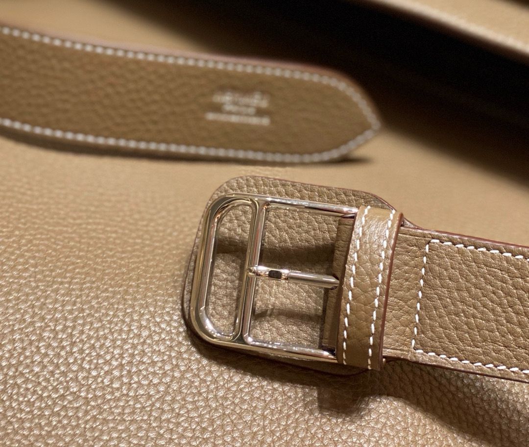 Hermes Steve 30 Messenger Bag in Taupe Clemence Leather - Image 8