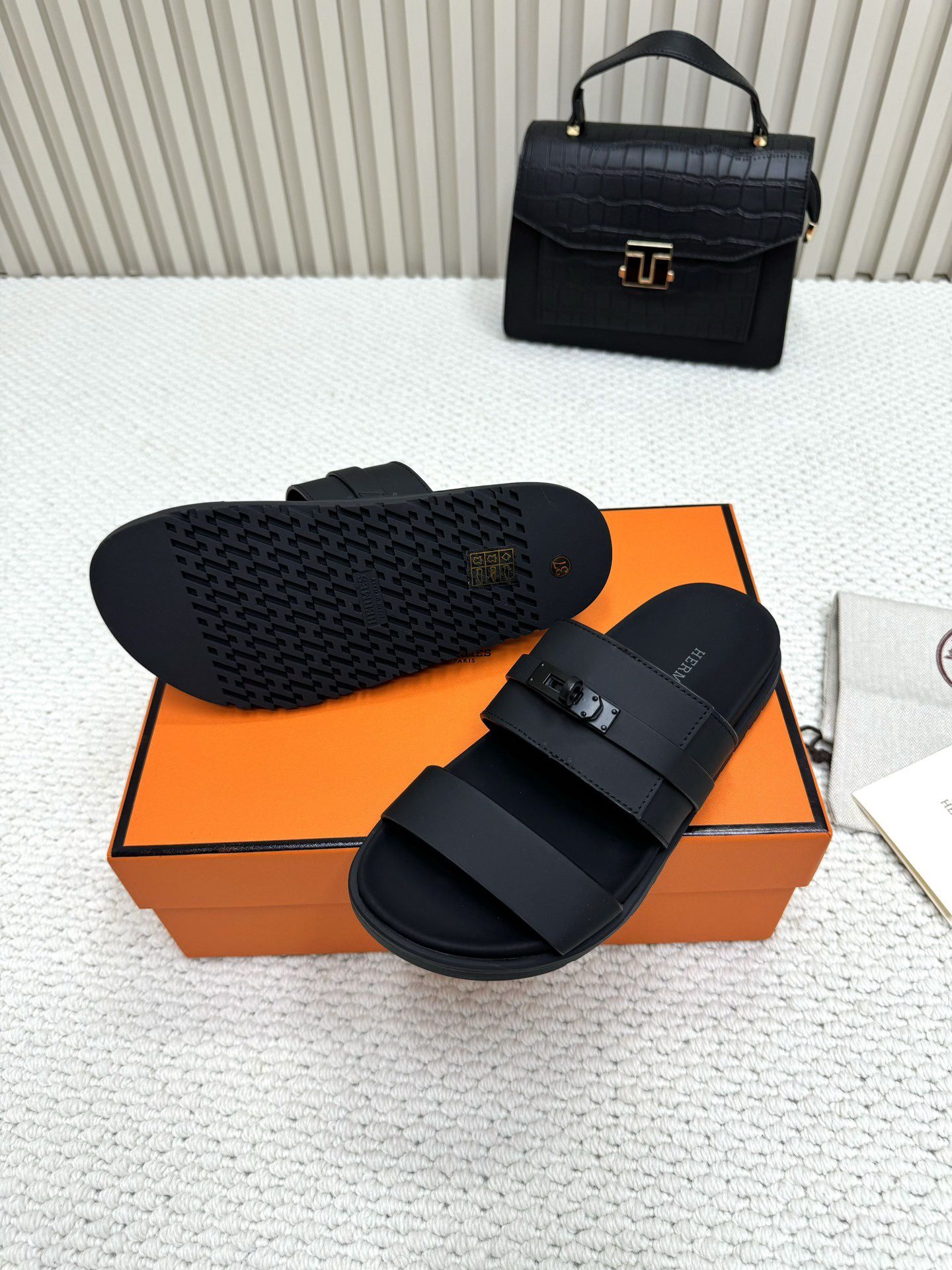 Hermes Men's Jackson Sandal in Black Calfskin - Image 4