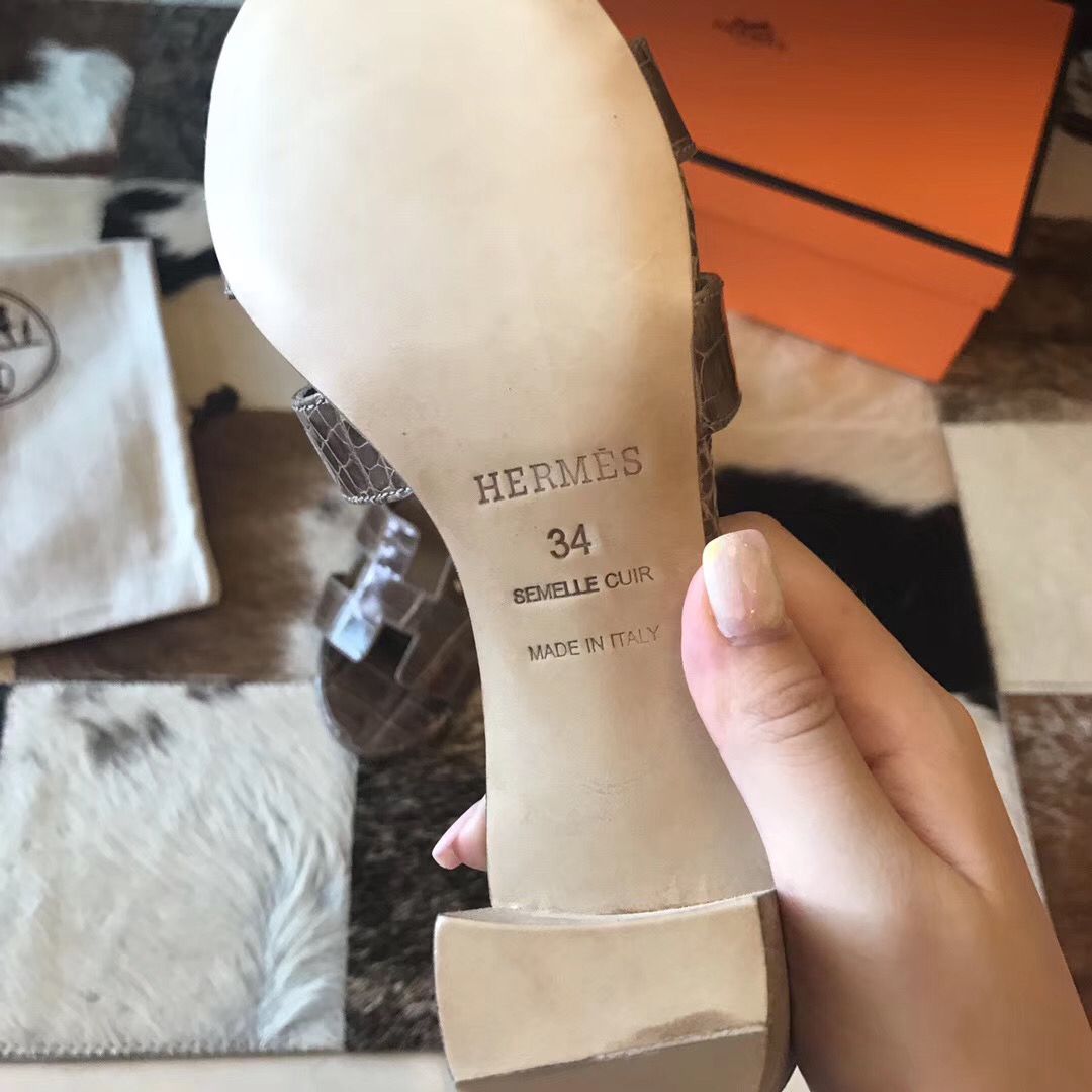 Hermes Oasis Sandals In Taupe Shiny Niloticus Crocodile - Image 6