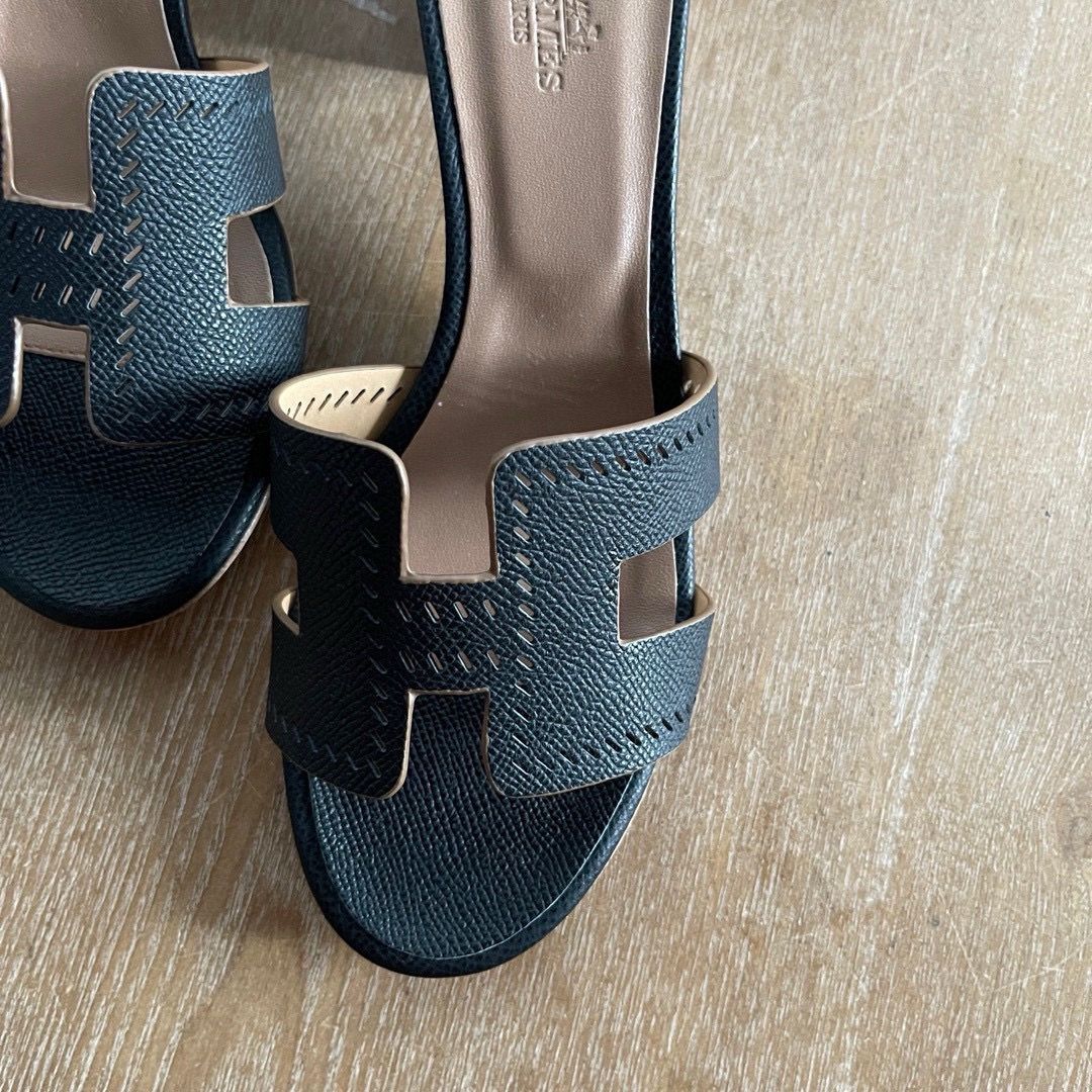 Hermes Oasis Sandals in Black Perforated Epsom Leather - Image 3