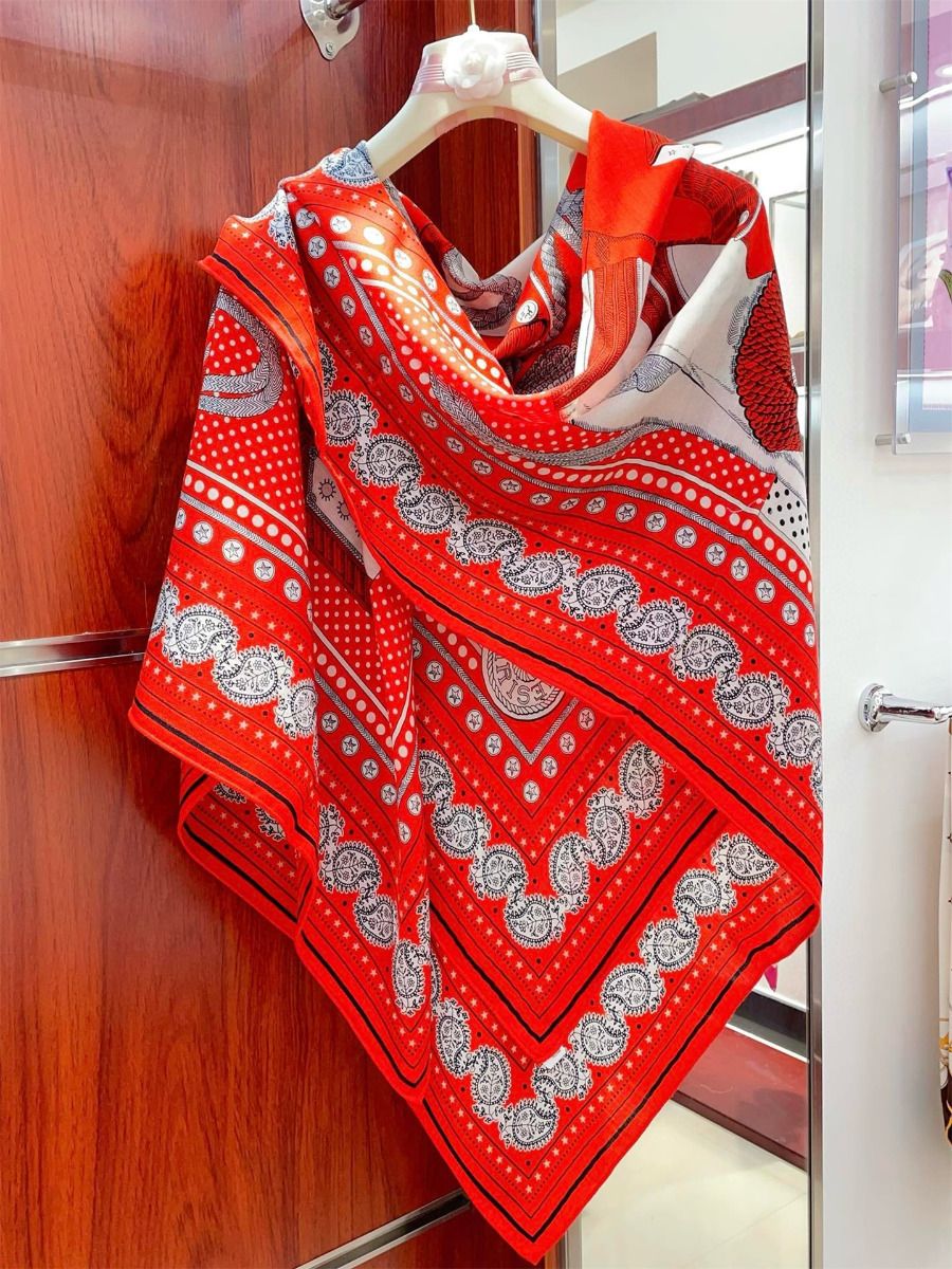 Hermes Red Zouaves et Dragons Bandana Shawl 140 - Image 4
