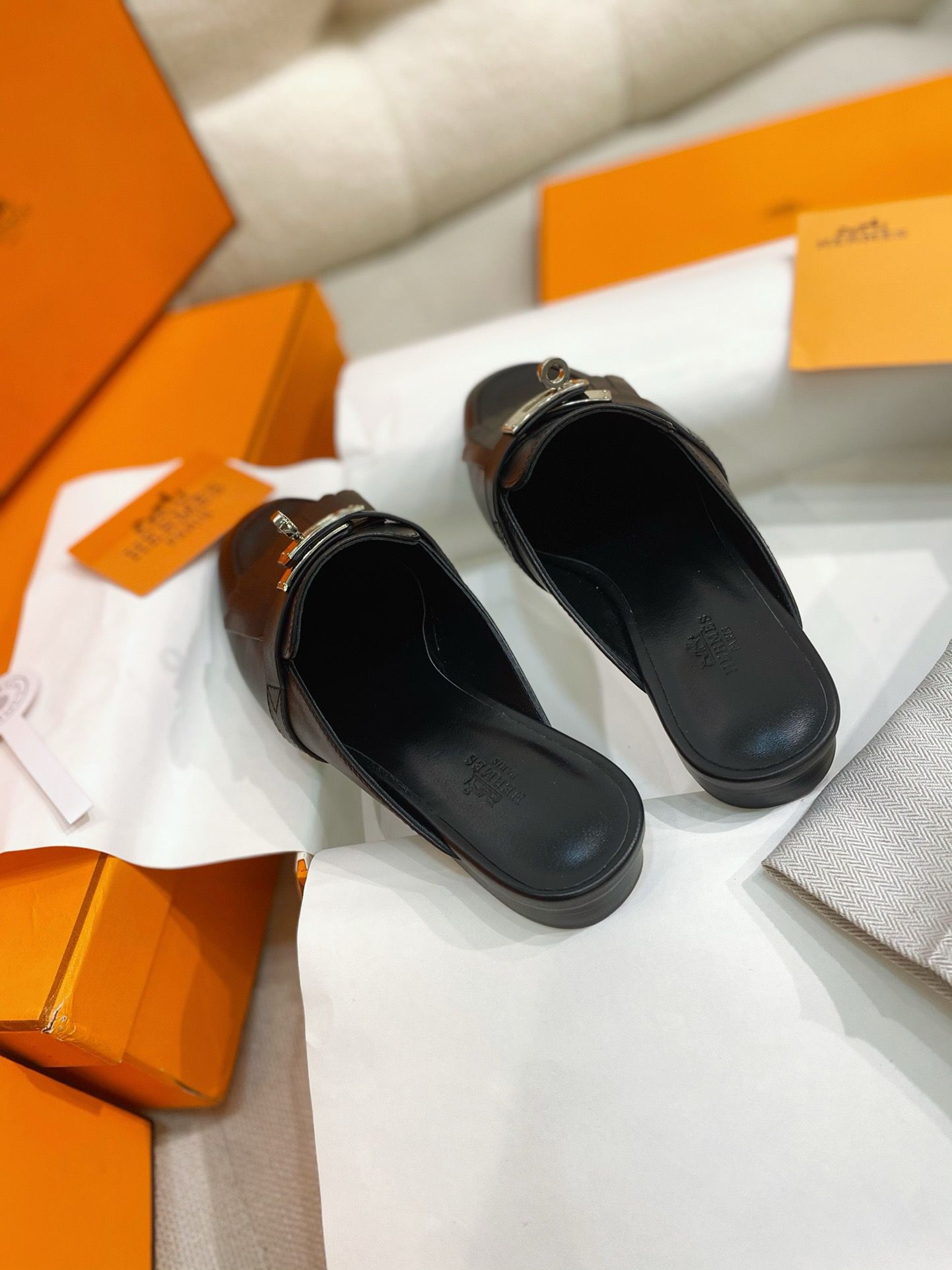 Hermes Women's Oz Mules with Fringed in Black Leather - Image 7