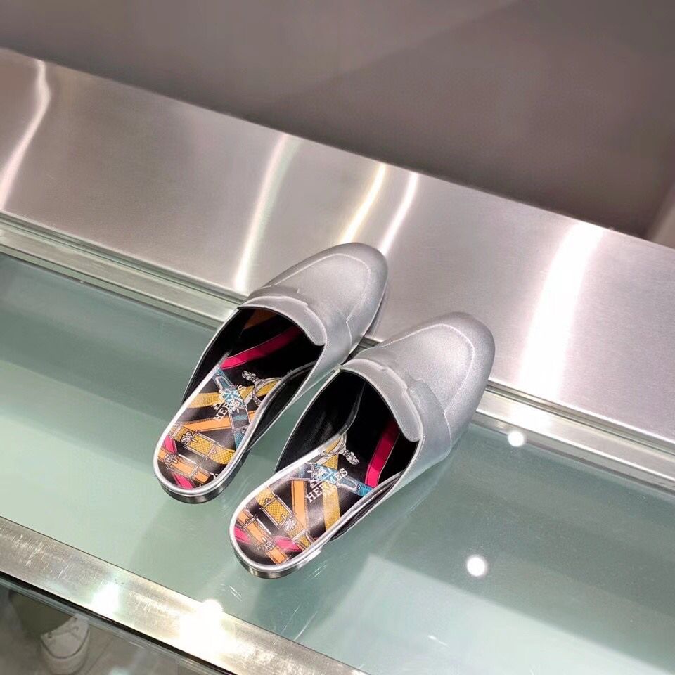 Hermes Catena Mules In Silver Metallic Calfskin - Image 5