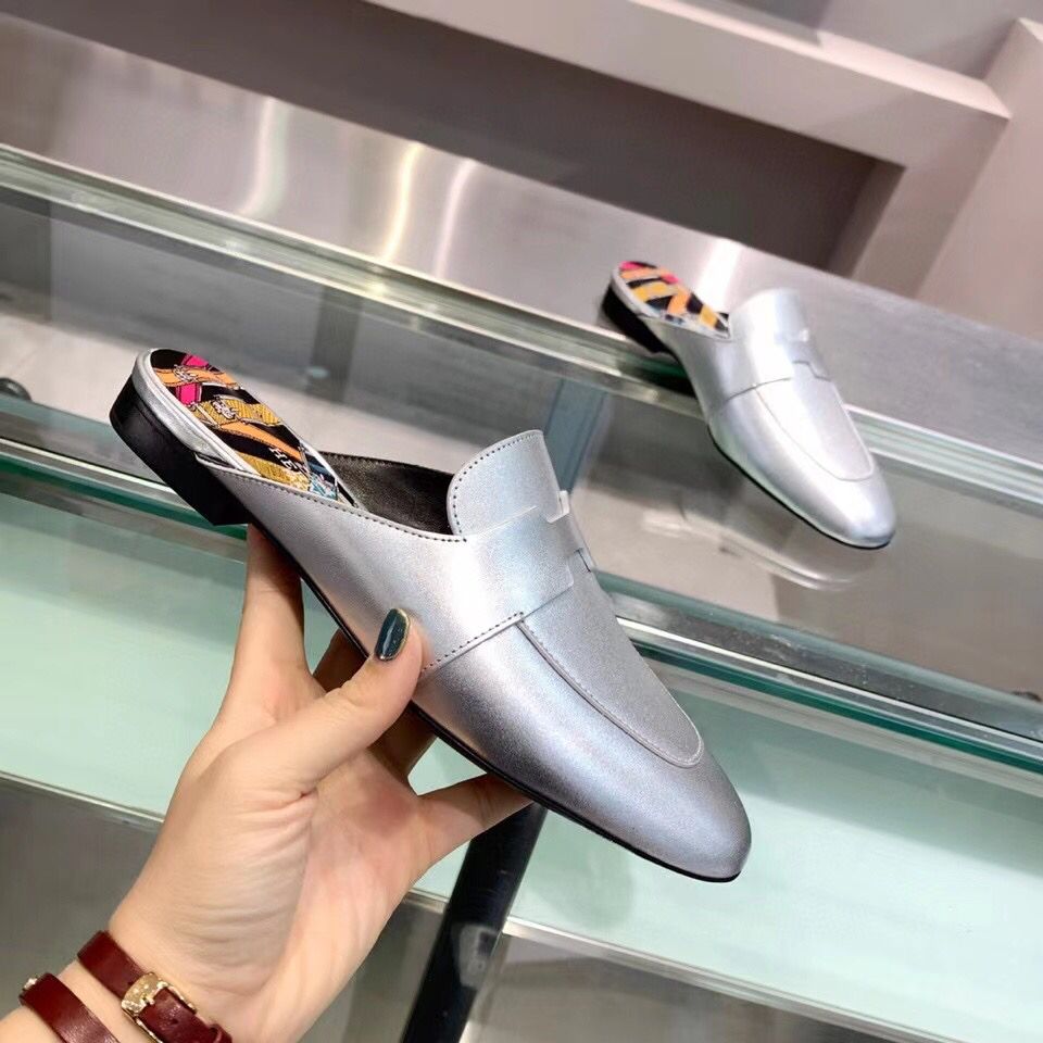 Hermes Catena Mules In Silver Metallic Calfskin - Image 6