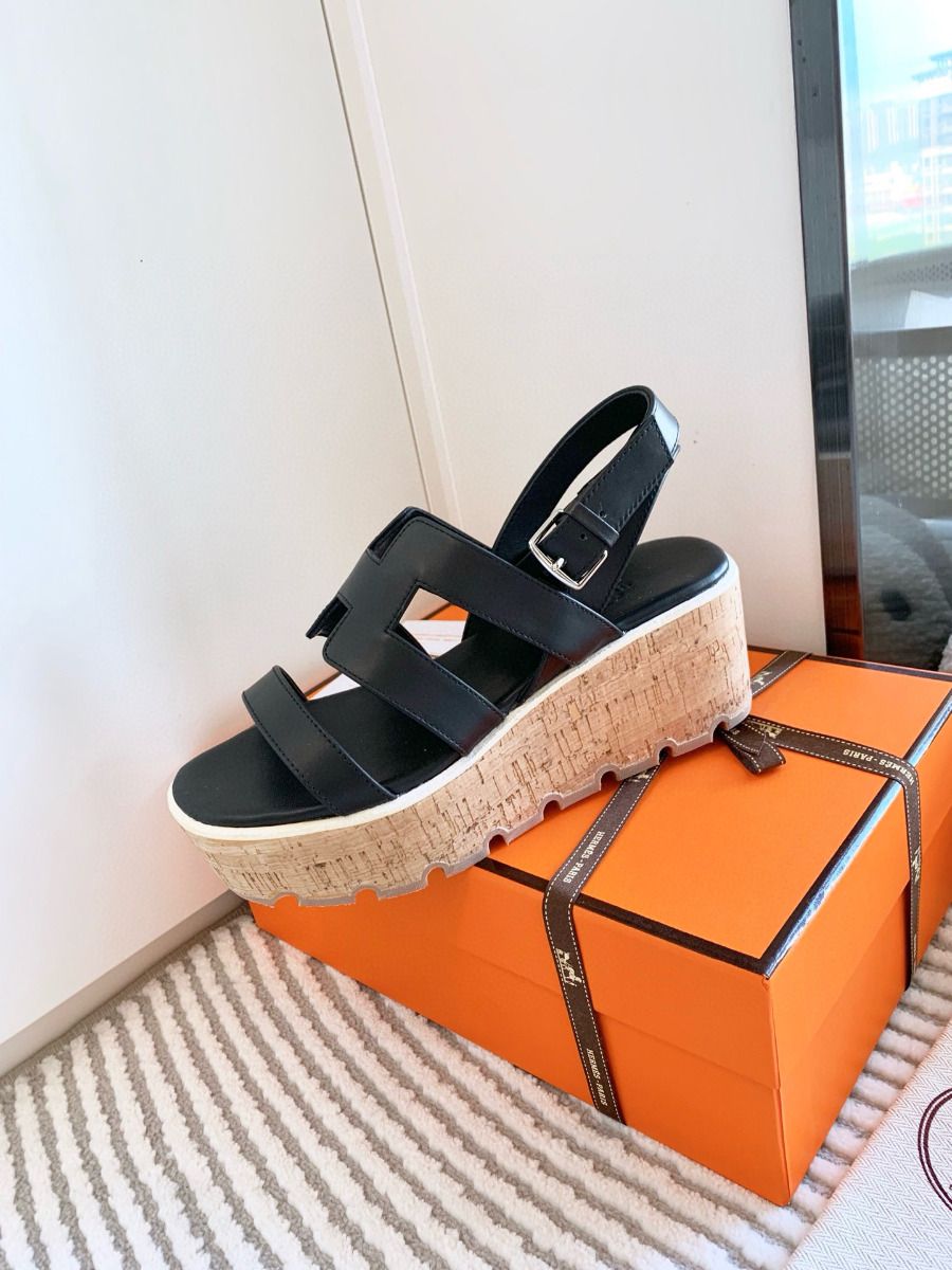 Hermes Havane 30 Sandals in Black Calfskin Leather - Image 7