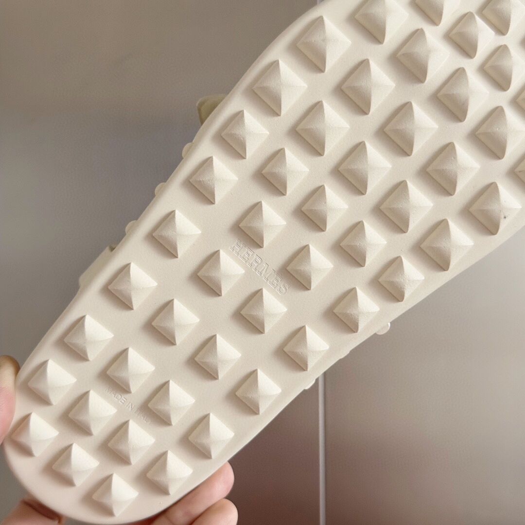 Hermes Inboard Sandals in White Leather and Ribbon - Image 10