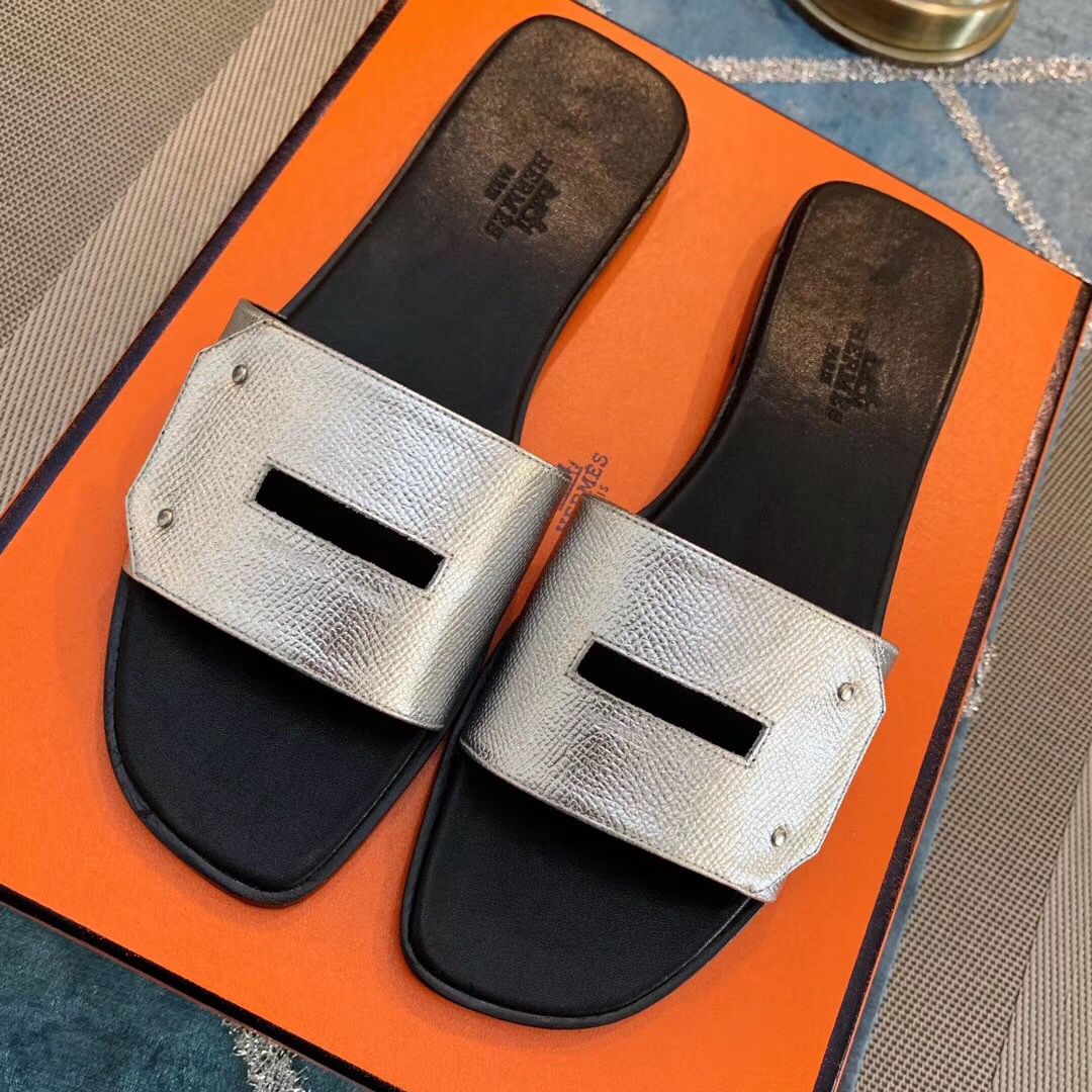 Hermes View Sandals In Silver Epsom Leather - Image 6
