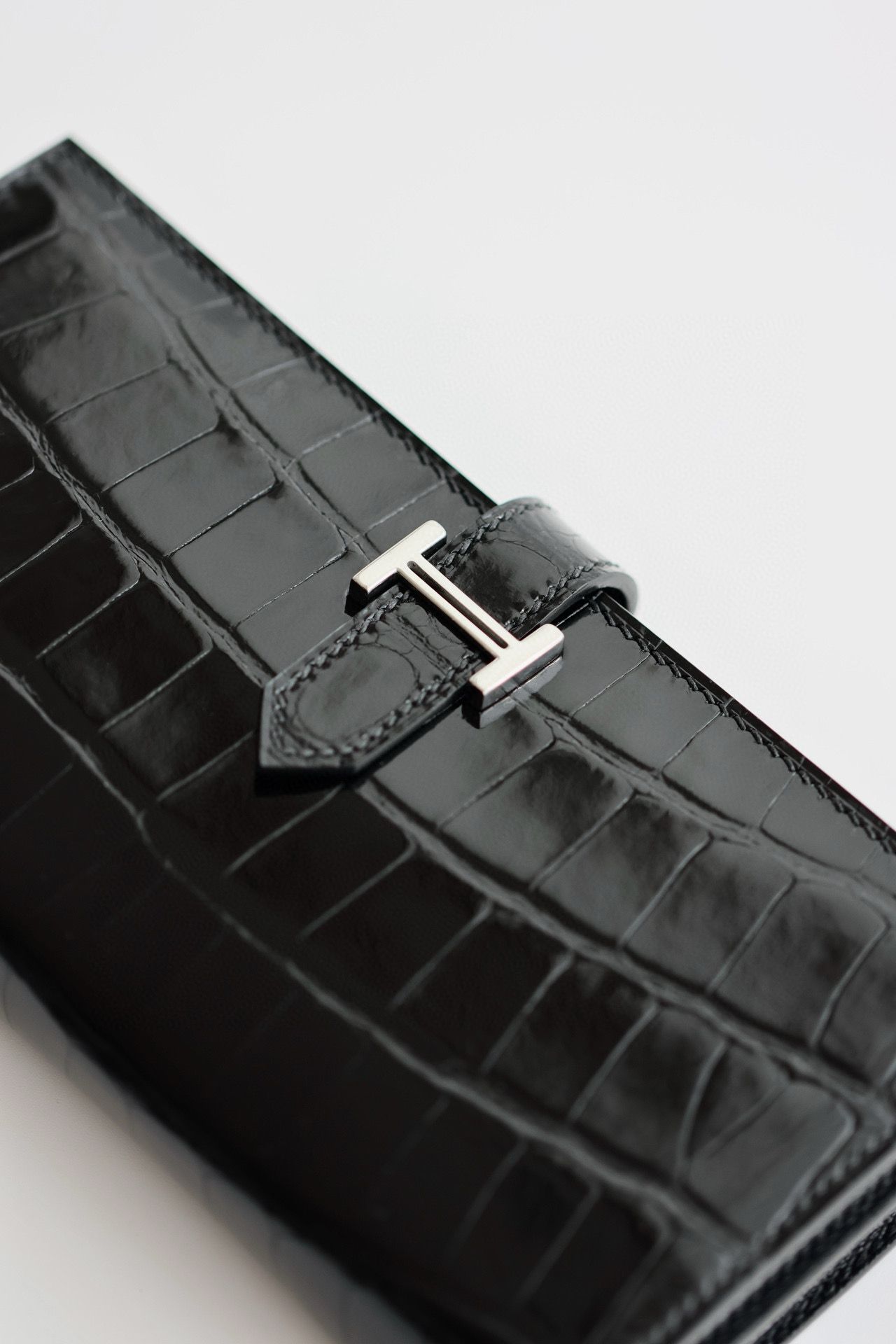 Hermes Bearn Long Wallet in Black Shiny Alligator Leather - Image 3