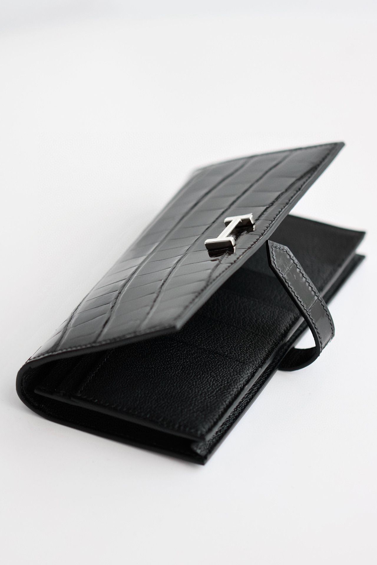 Hermes Bearn Long Wallet in Black Shiny Alligator Leather - Image 8