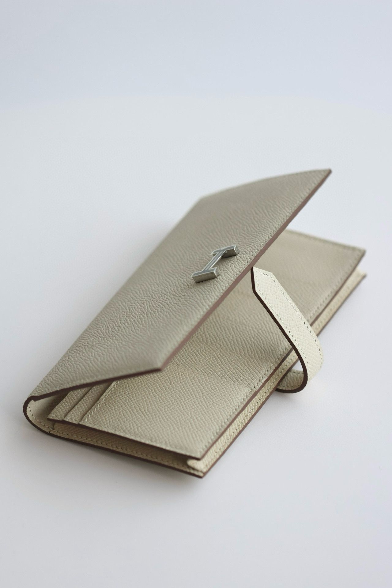 Hermes Bearn Long Handmade Wallet in Craie Epsom Calfskin - Image 5