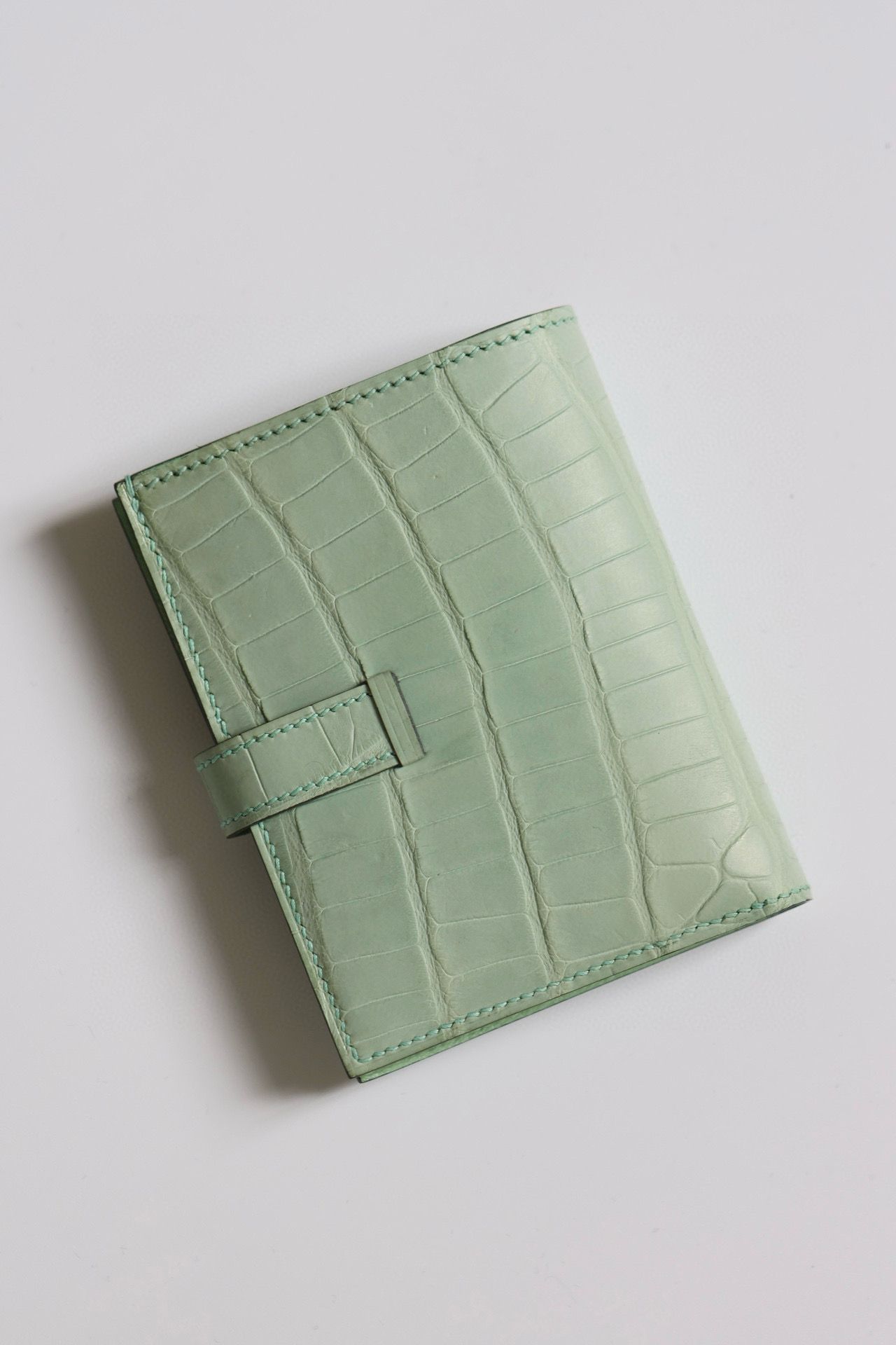 Hermes Bearn Compact Wallet in Vert D'eau Matte Alligator Leather - Image 10