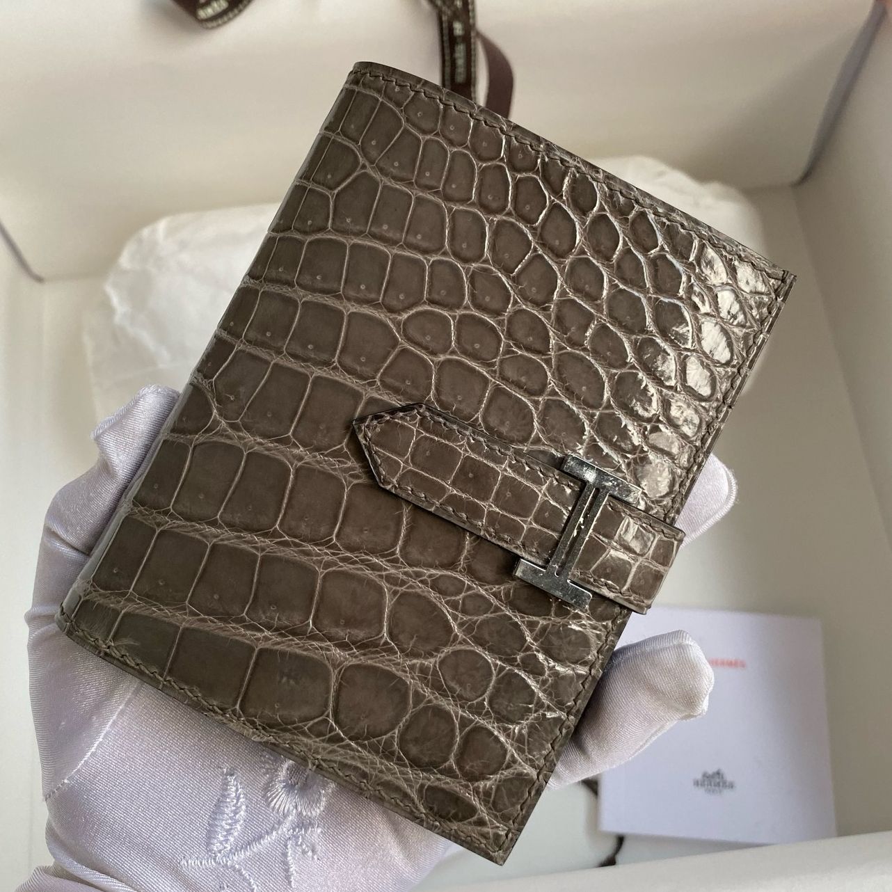 Hermes Bearn Compact Wallet in Gris Tourterelle Shiny Alligator Leather