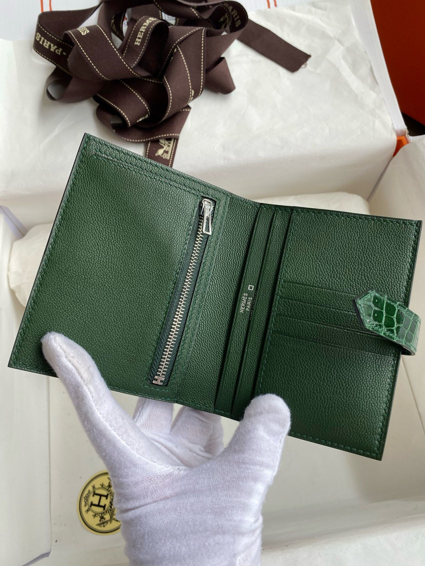 Hermes Bearn Compact Wallet in Vert Fonce Shiny Alligator Leather - Image 5